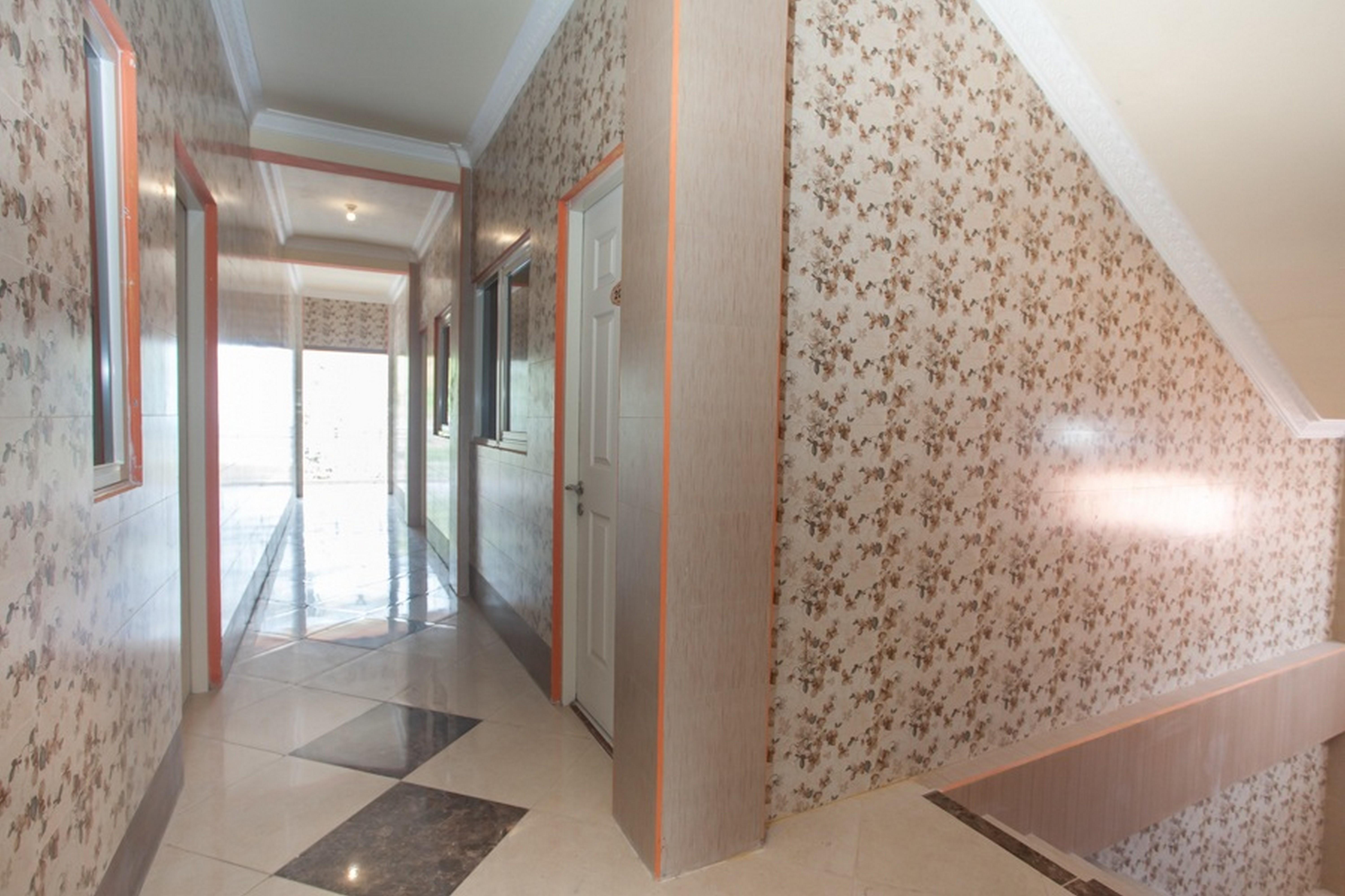 Reddoorz Syariah At Sedati Hotel Surabaya Exterior photo